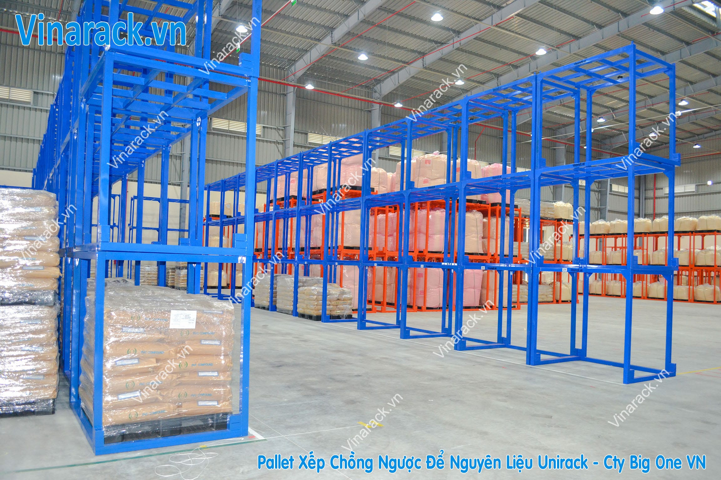 toan-canh-pallet-xep-chong-trong-kho