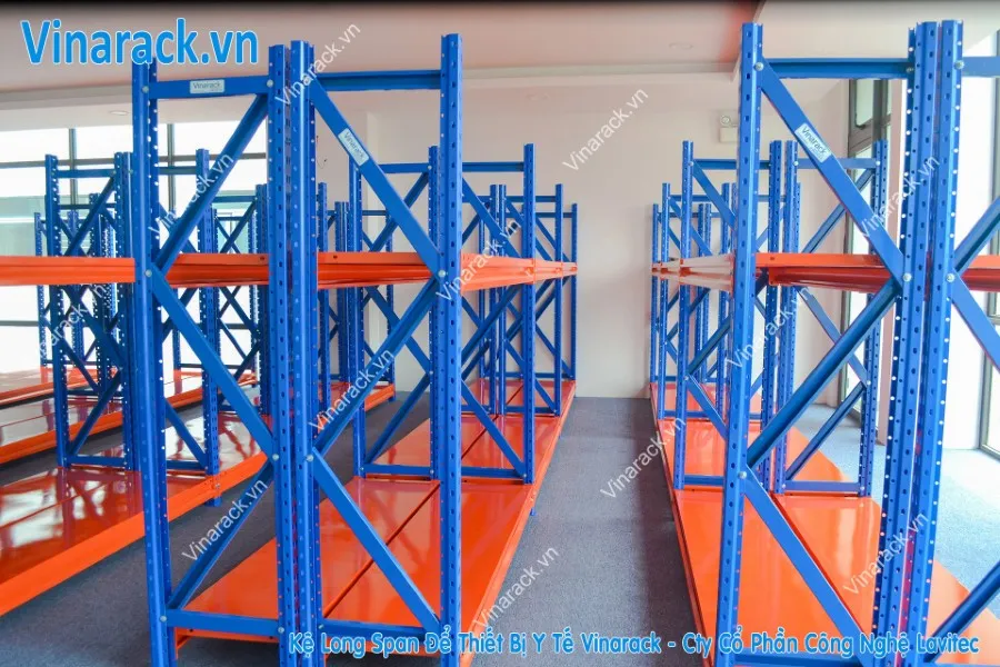 cận cảnh cấu tạo mâm tole, thanh beam kệ trung tải Unirack