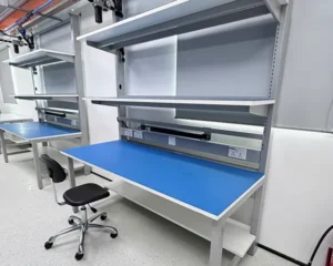 Bàn thao tác chống tĩnh điện ESD mặt gỗ MDF bọc cao su dùng trong xưởng lắp ráp linh kiện điện tử