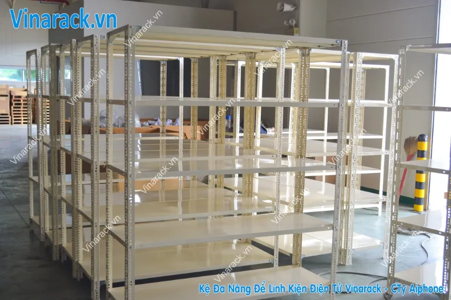Chi tiết mâm lót của kệ thép V đa năng