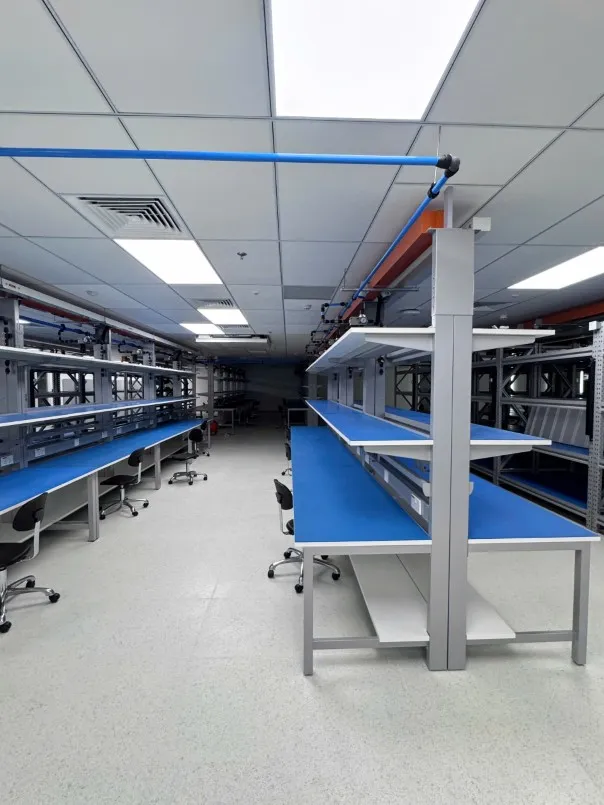 Xưởng sản xuất bàn thao tác chống tĩnh điện ESD Unirack