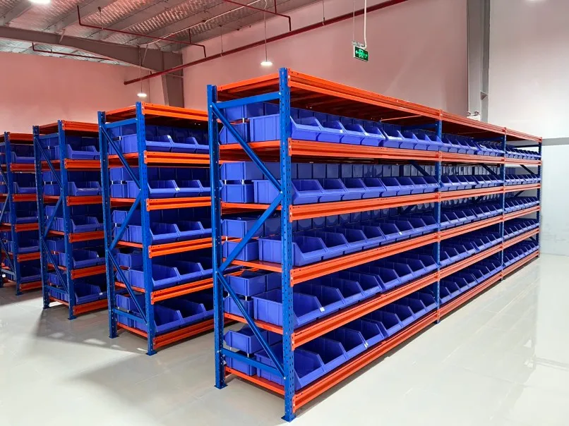 Tích hợp hộp nhựa phụ tùng lên kệ Shelving Unirack
